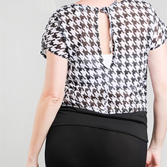 PLUS SIZE ZIG ZAG PATTERN TOP - Picture 2 of 2